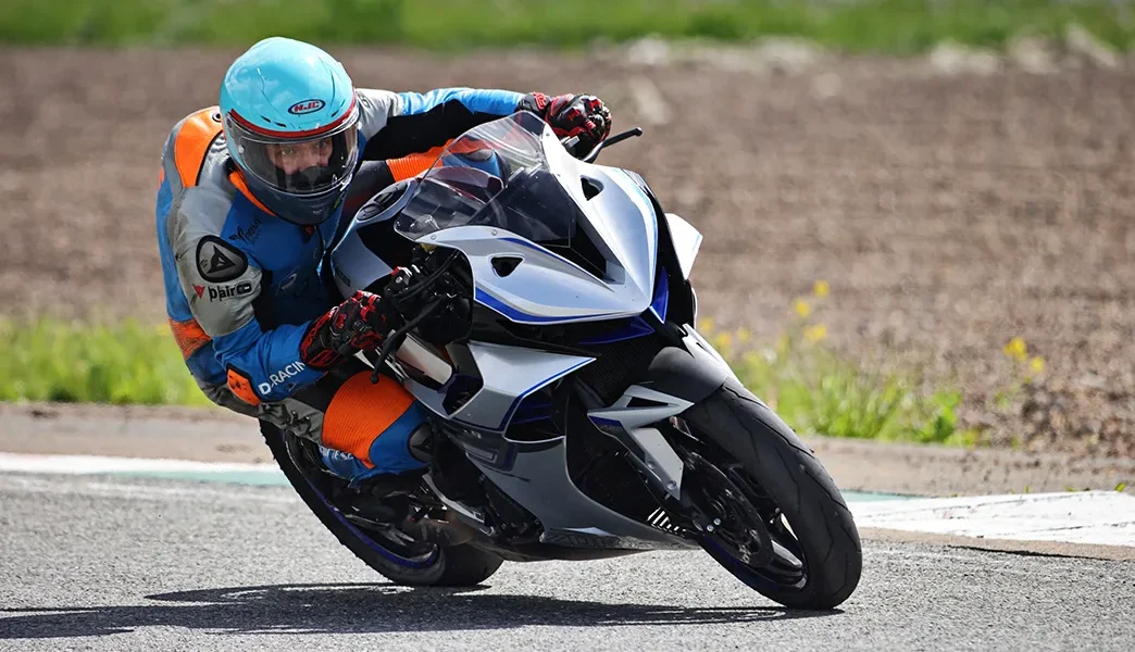 Китайский спортбайк Zontes 703RR выходит на трек в России