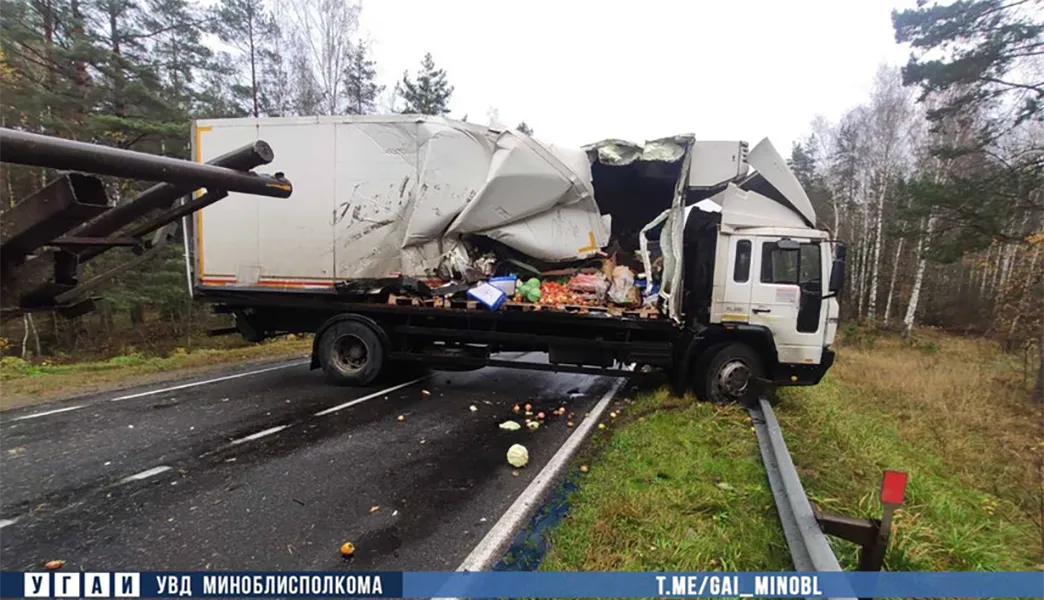 ДТП на трассе Р59: грузовик Volvo столкнулся с трактором — погиб 18-летний водитель