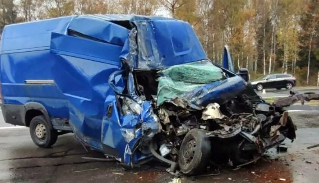 ДТП на трассе М1: микроавтобус FIAT столкнулся с комбайном Ropa