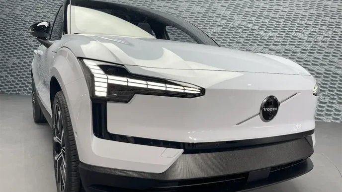 Volvo запустит бесплатную домашнюю зарядку электромобилей в Швеции