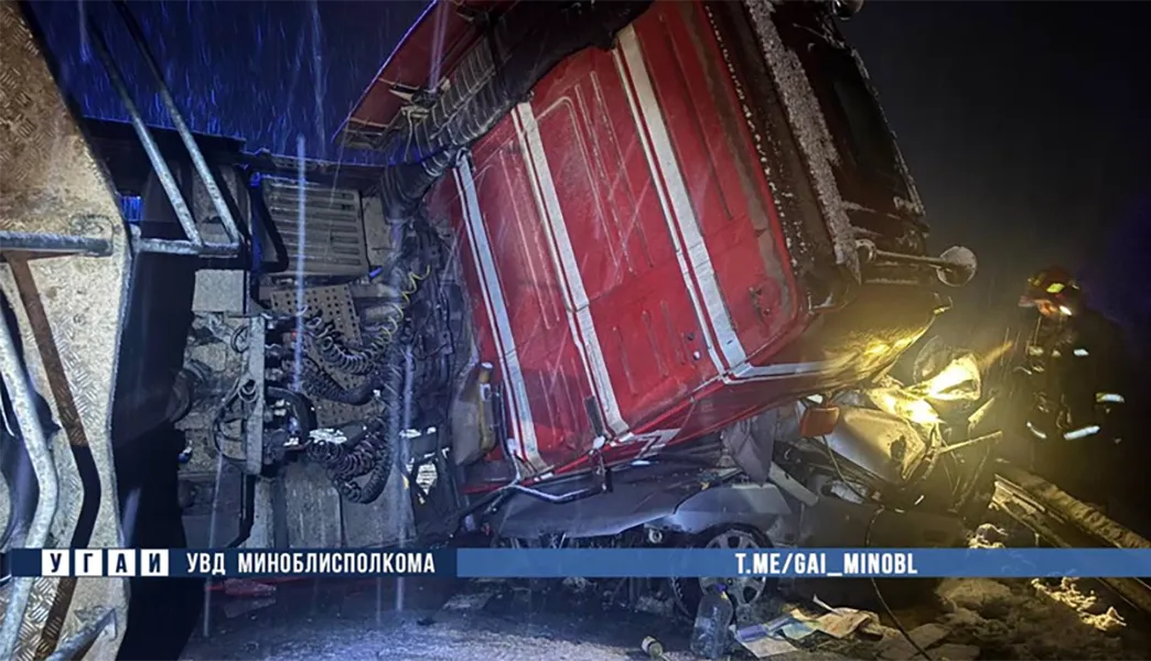 Смертельная авария на трассе М3 под Минском: Peugeot выехал на встречку и столкнулся с фурой