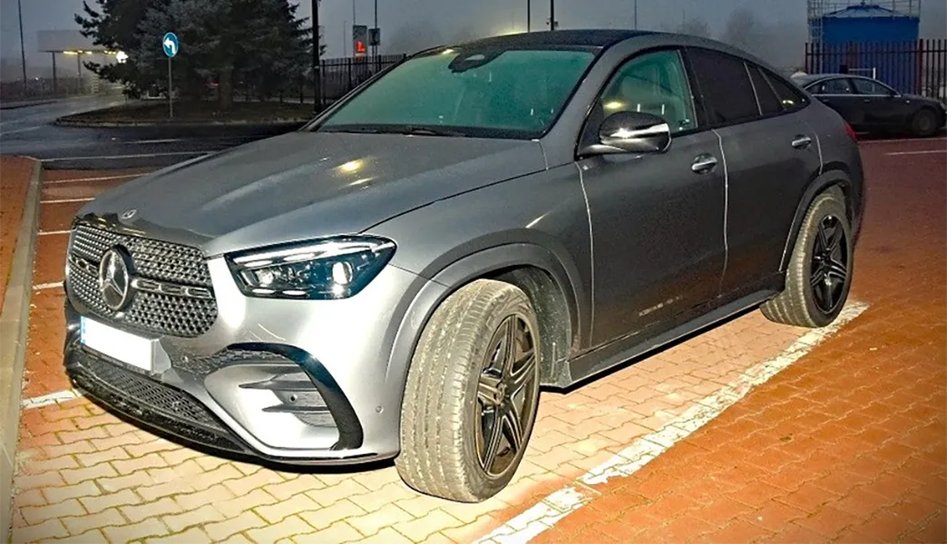 На границе изъяли Mercedes 2025 года: авто в розыске и задержание водителя