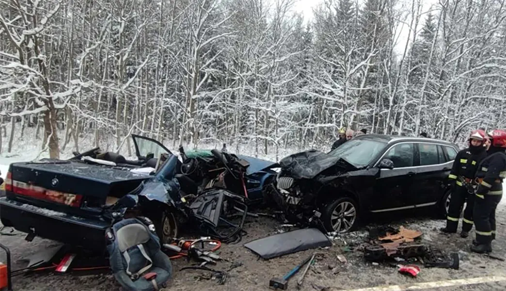 Смертельное ДТП в Минской области - лобовое столкновение BMW, погибла женщина