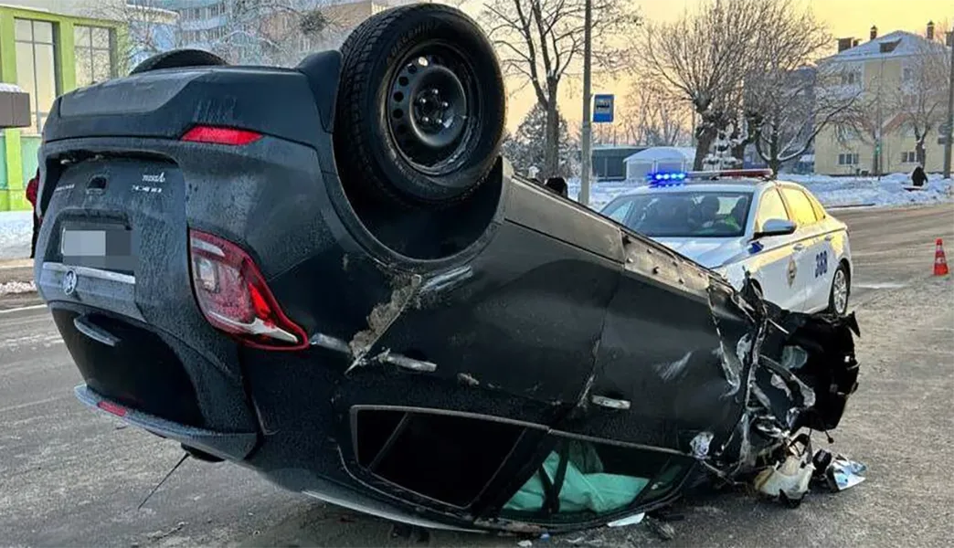 ДТП в Речице: Buick перевернулся после столкновения с Chevrolet